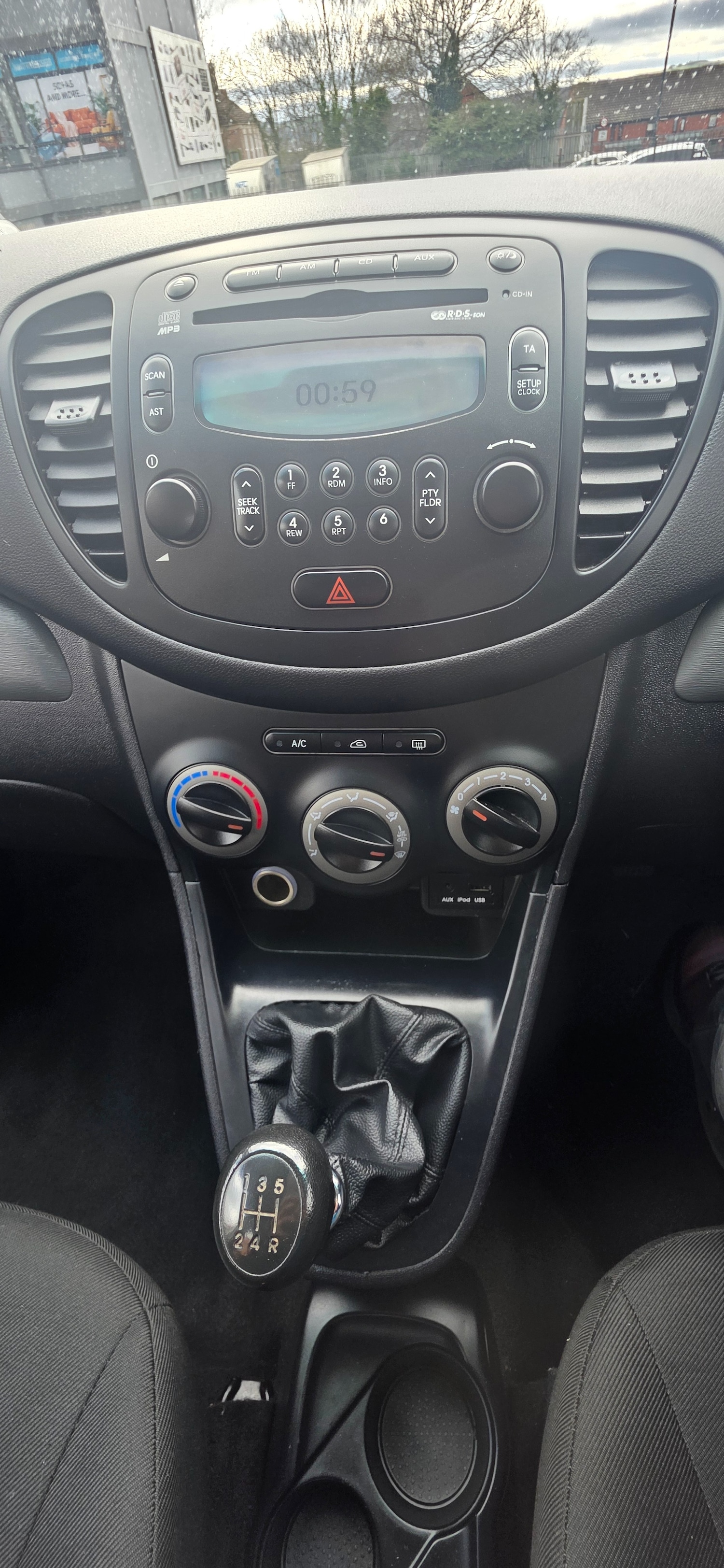 Used Hyundai i10 2011 for sale - 77818219: Photo 15