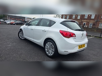 Used Vauxhall Astra 2015 for sale - 77478261: Photo