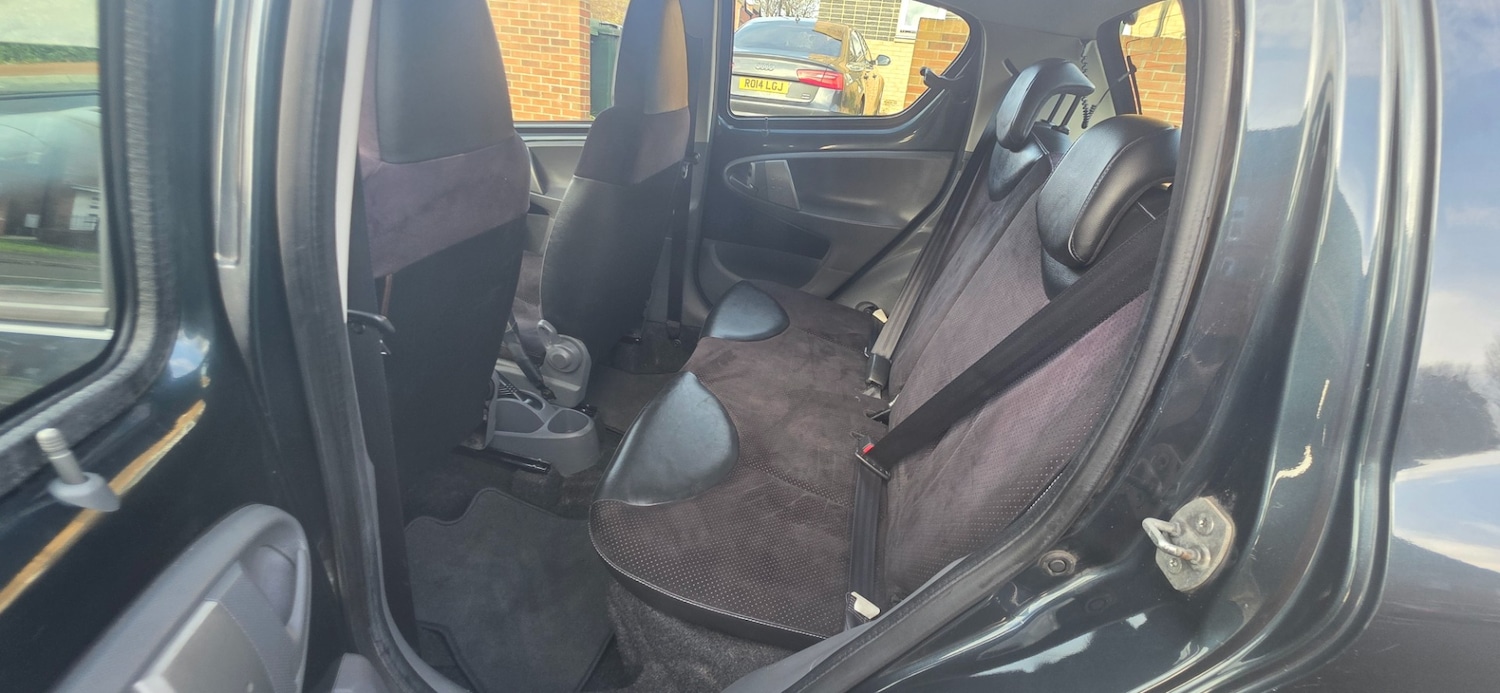 Used Toyota AYGO 2011 for sale - 76557156: Photo 13