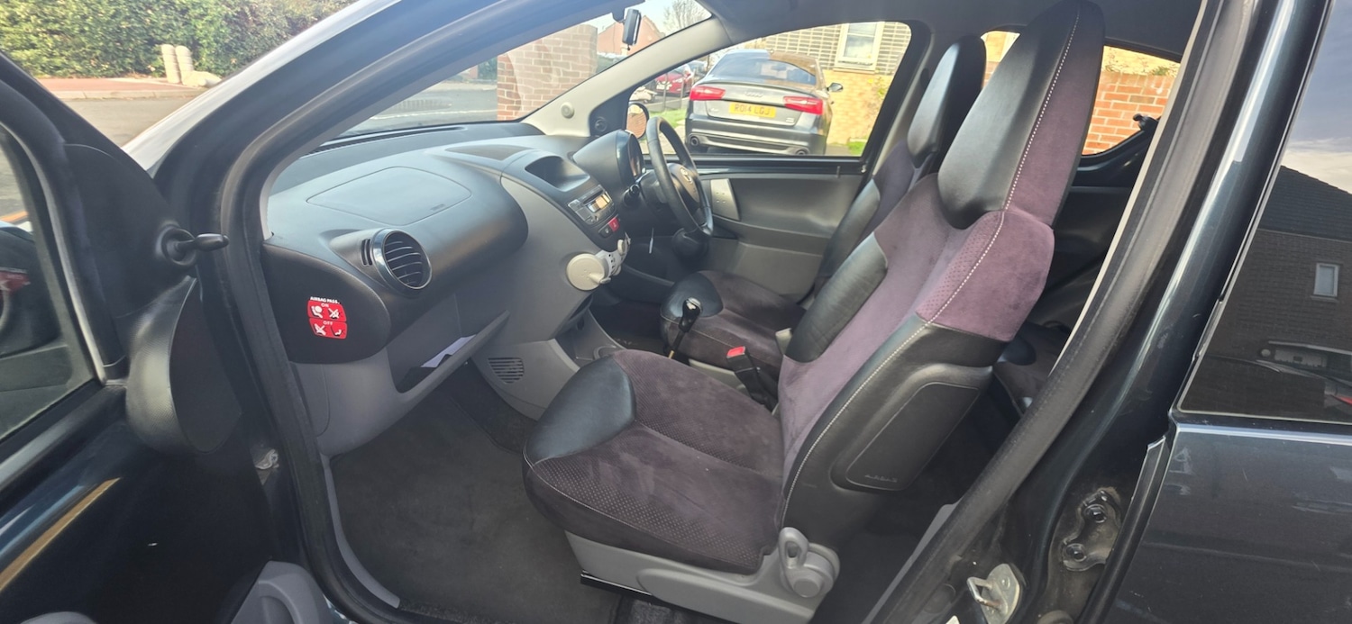 Used Toyota AYGO 2011 for sale - 76557156: Photo 14