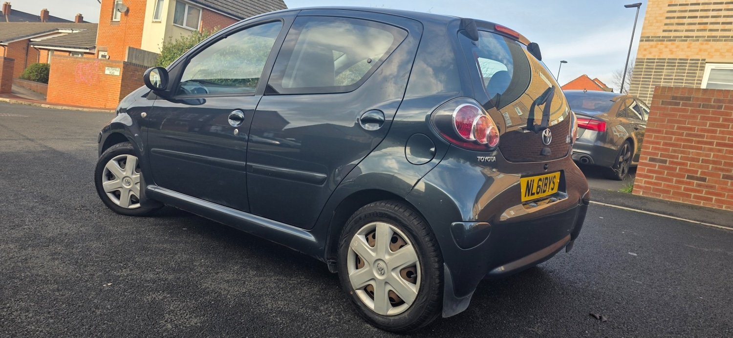 Used Toyota AYGO 2011 for sale - 76557156: Photo 2