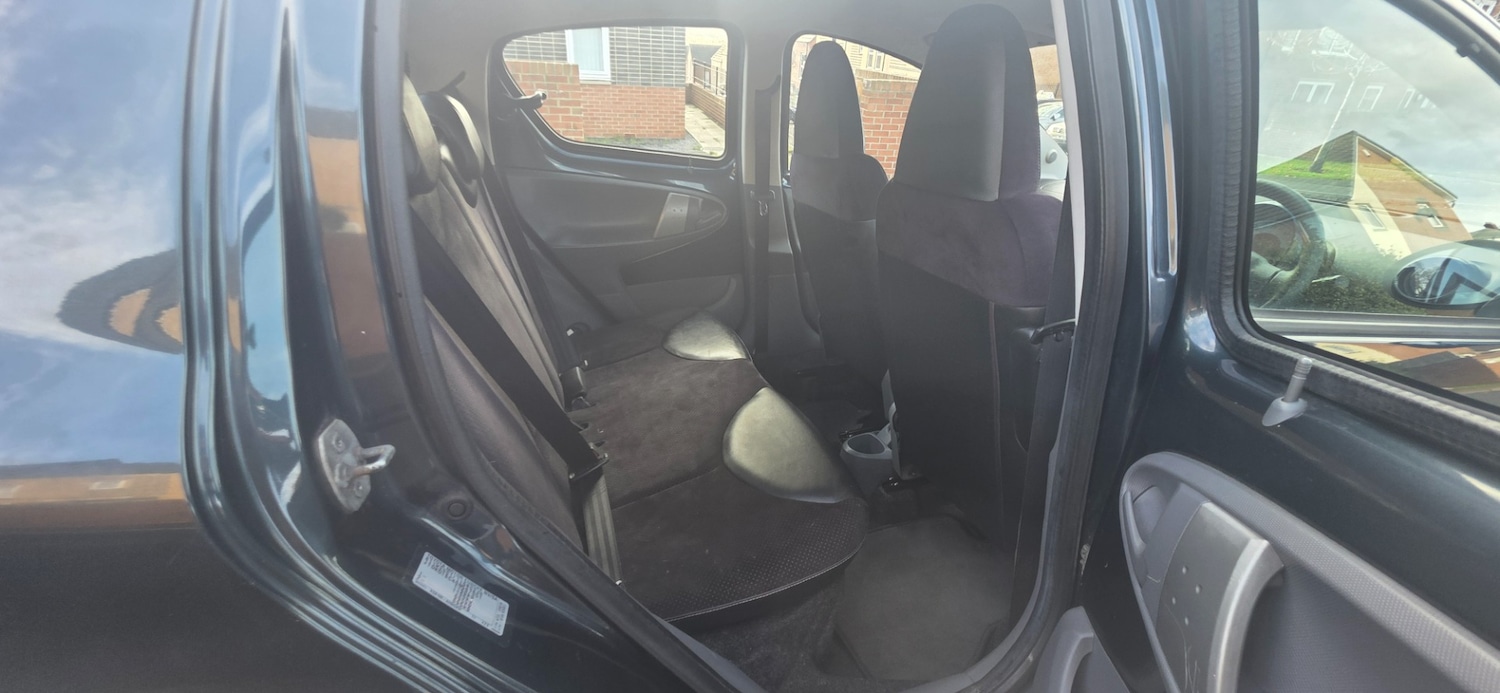 Used Toyota AYGO 2011 for sale - 76557156: Photo 9