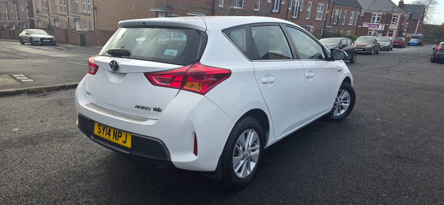 Used Toyota Auris 2014 for sale - 76603098: Photo 1