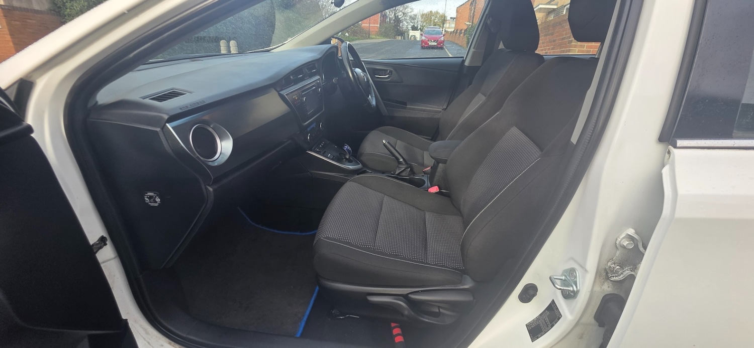 Used Toyota Auris 2014 for sale - 76603098: Photo 14