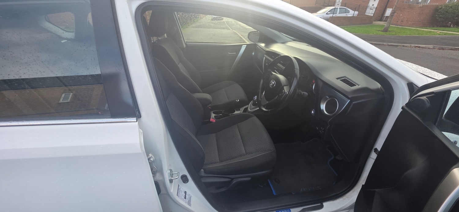 Used Toyota Auris 2014 for sale - 76603098: Photo 8