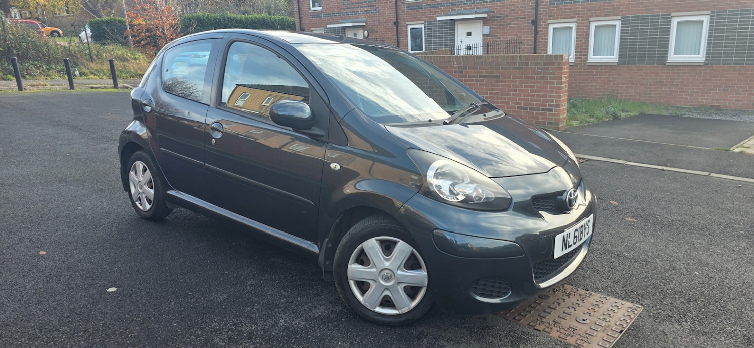 Used Toyota AYGO 2011 for sale - 76763270: Photo 1