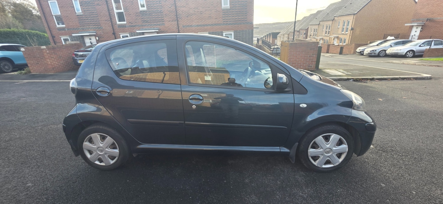 Used Toyota AYGO 2011 for sale - 76763270: Photo 8