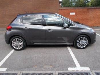 Used Peugeot 208 2018 for sale - 75458005: Photo