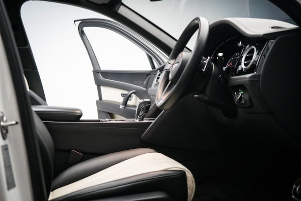 Used Bentley Bentayga 2018 for sale - 76291058: Photo 28