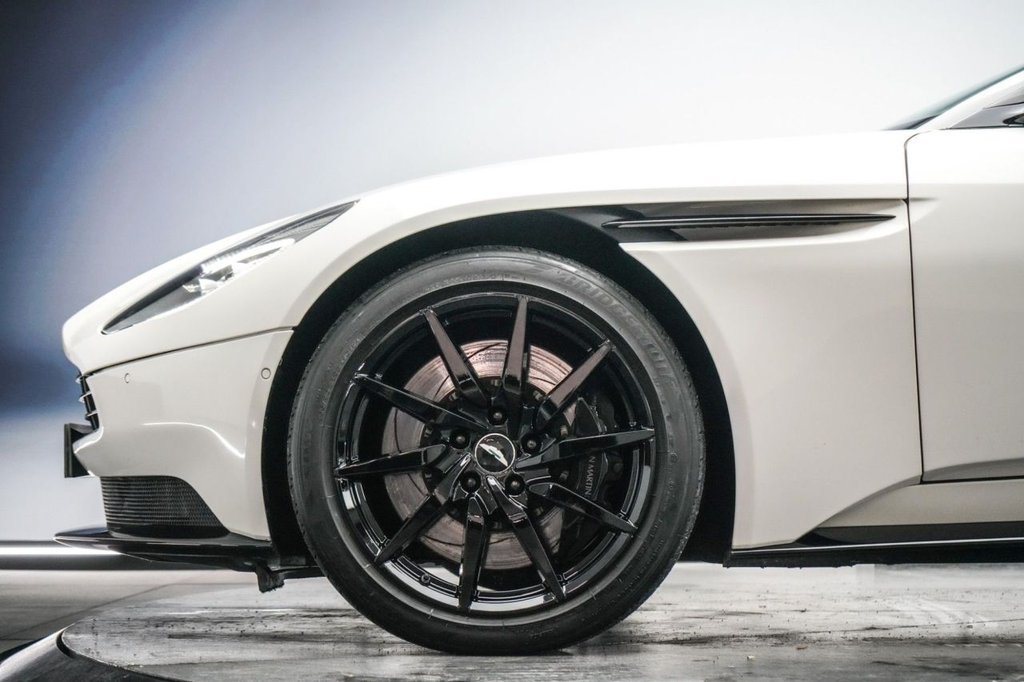 Used Aston Martin DB11 2017 for sale - 76848075: Photo 15