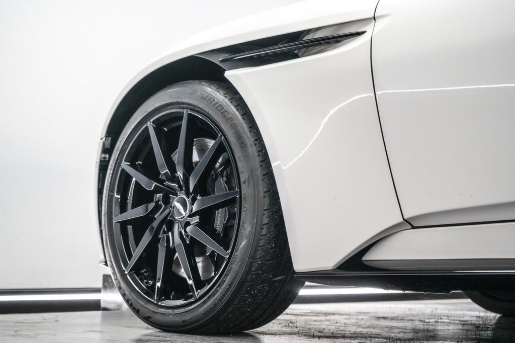 Used Aston Martin DB11 2017 for sale - 76848075: Photo 8