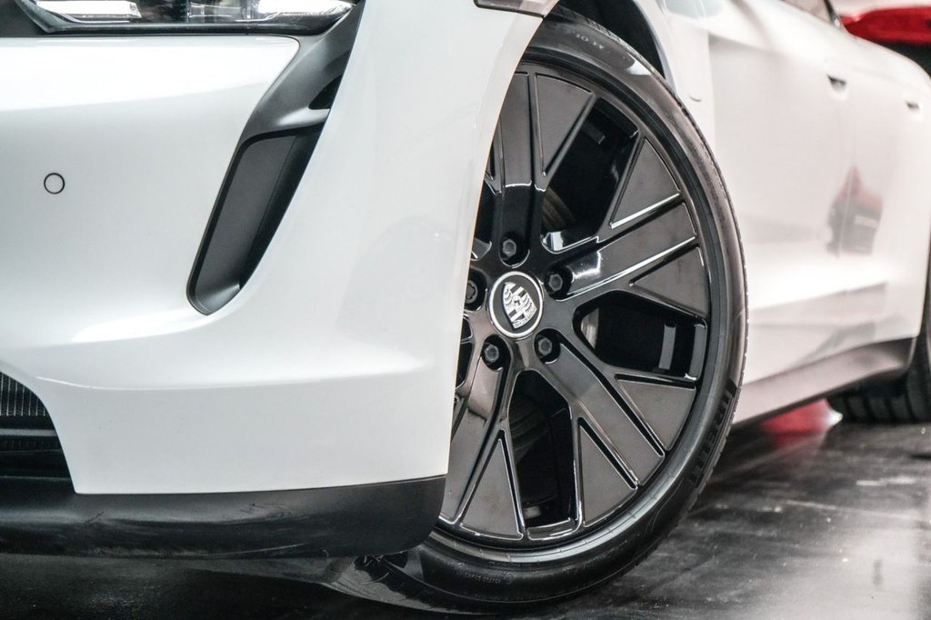 Used Porsche Taycan 2021 for sale - 76291075: Photo 2