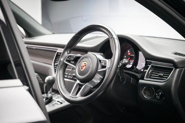 Used Porsche Macan 2018 for sale - 76223267: Photo 32