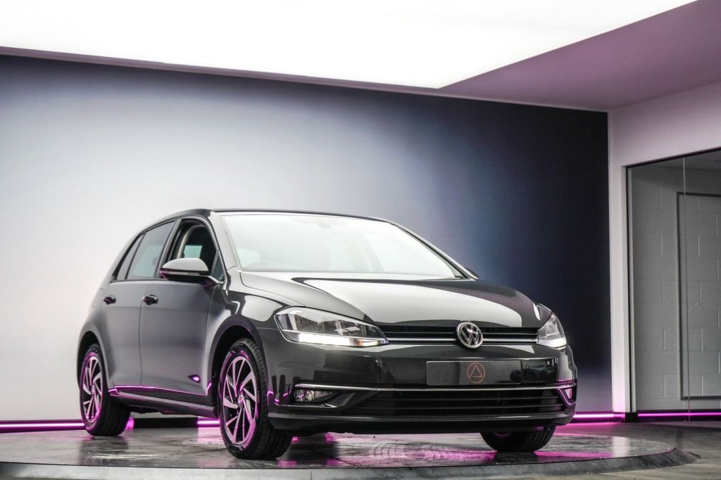 Used Volkswagen Golf 2019 for sale - 77647931: Photo 24