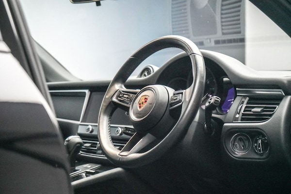 Used Porsche Macan 2021 for sale - 76223292: Photo 25