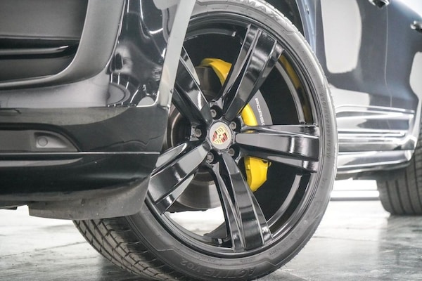 Used Porsche Macan 2021 for sale - 76223292: Photo 2