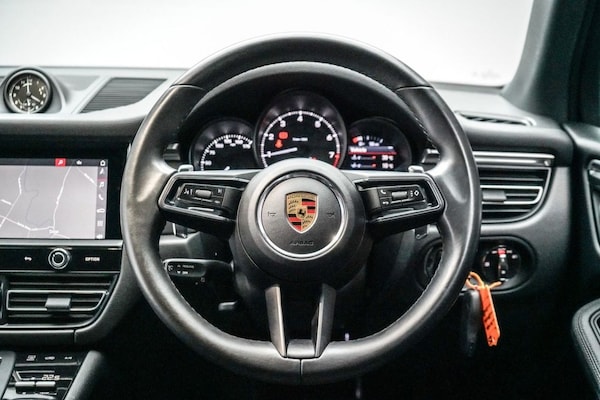 Used Porsche Macan 2021 for sale - 76223292: Photo 31