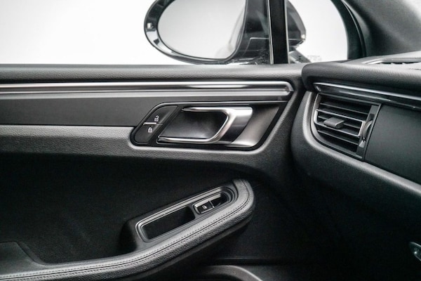 Used Porsche Macan 2021 for sale - 76223292: Photo 39