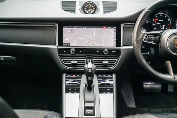 Used Porsche Macan 2021 for sale - 76223292: Photo 40