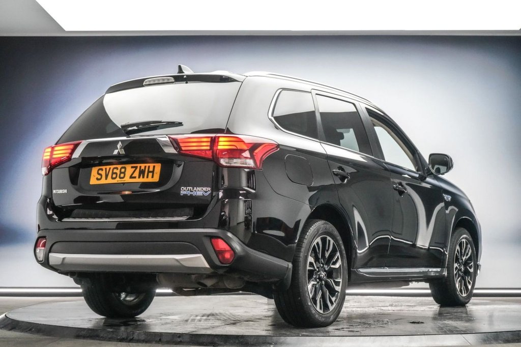 Used Mitsubishi Outlander 2018 for sale - 77810037: Photo 3