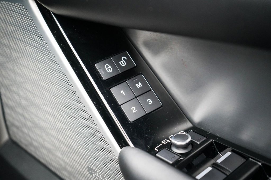 Used Land Rover Range Rover Velar 2018 for sale - 77332918: Photo 37