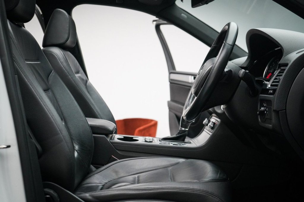 Used Volkswagen Touareg 2015 for sale - 77647912: Photo 31