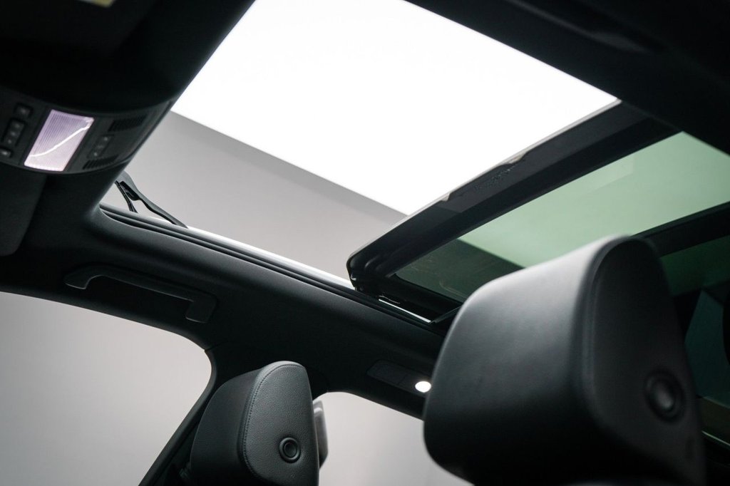 Used Volkswagen Touareg 2015 for sale - 77647912: Photo 4