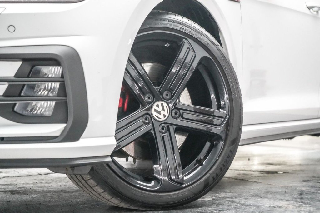 Used Volkswagen Golf 2017 for sale - 77647933: Photo 2