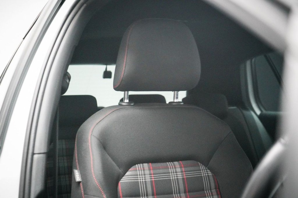 Used Volkswagen Golf 2017 for sale - 77647933: Photo 31