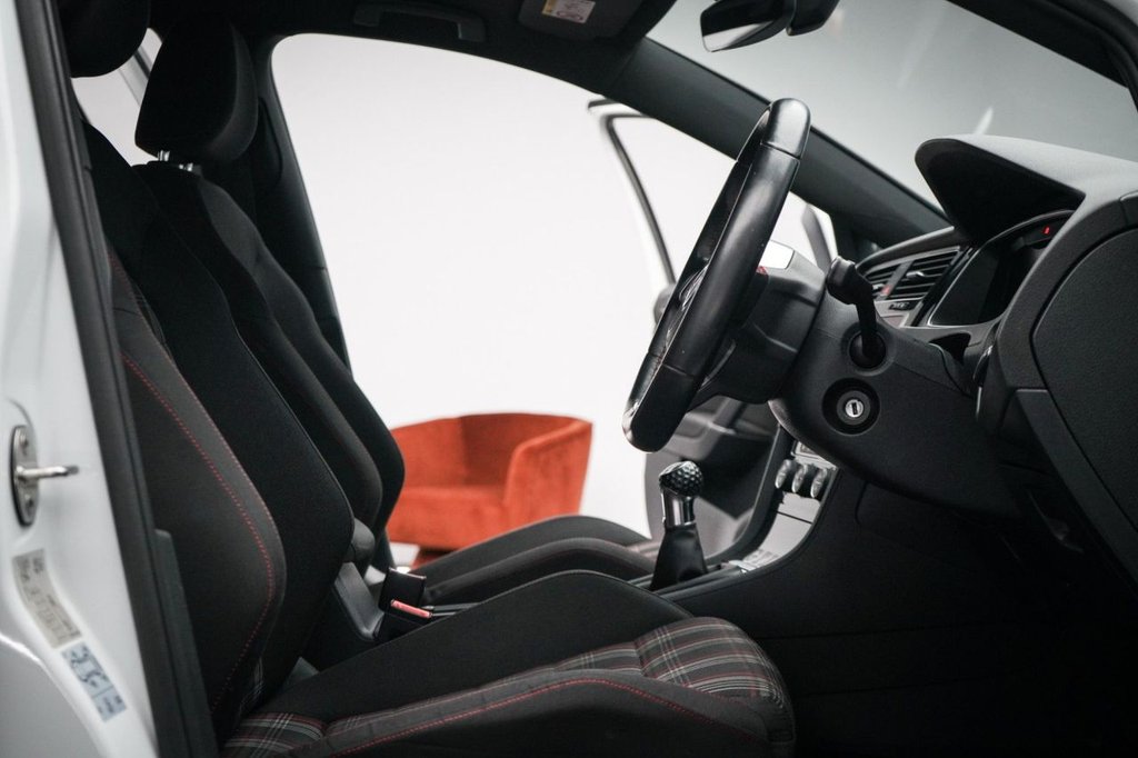 Used Volkswagen Golf 2017 for sale - 77647933: Photo 32