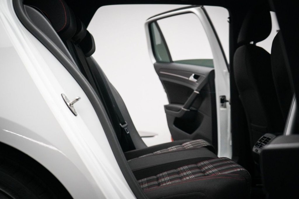 Used Volkswagen Golf 2017 for sale - 77647933: Photo 33