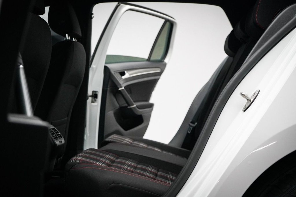 Used Volkswagen Golf 2017 for sale - 77647933: Photo 35