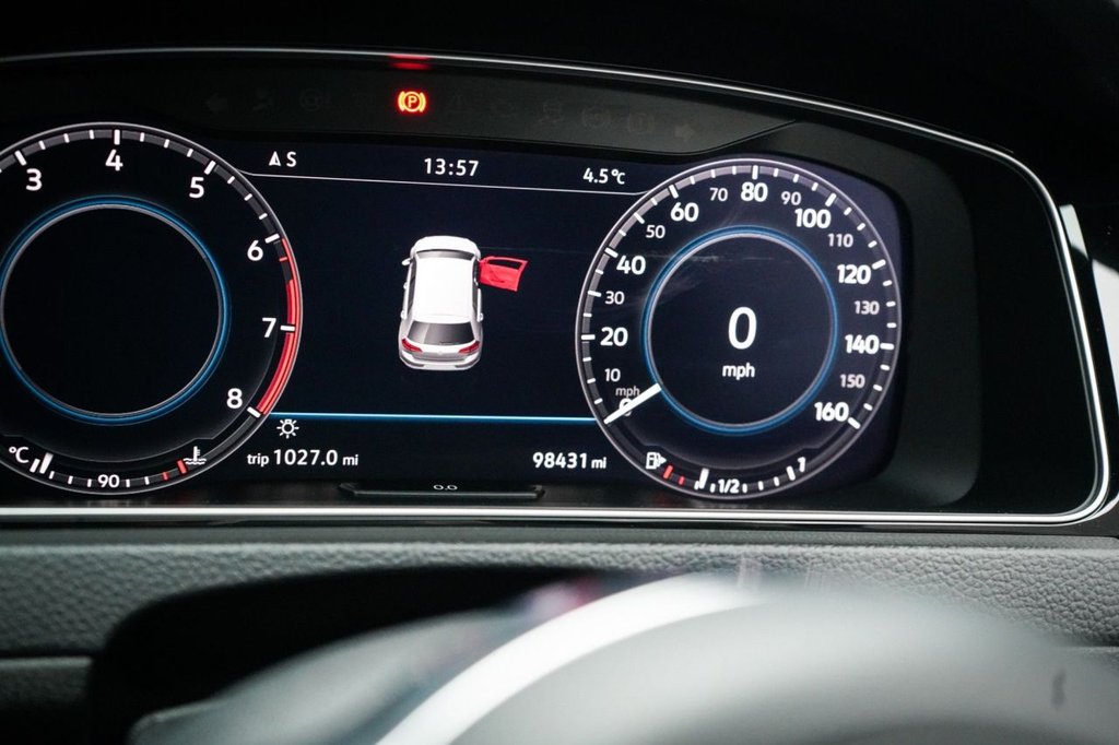 Used Volkswagen Golf 2017 for sale - 77647933: Photo 36