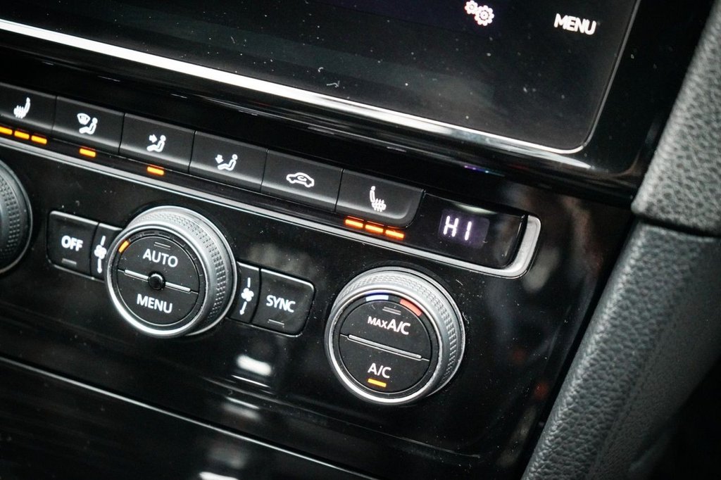 Used Volkswagen Golf 2017 for sale - 77647933: Photo 38