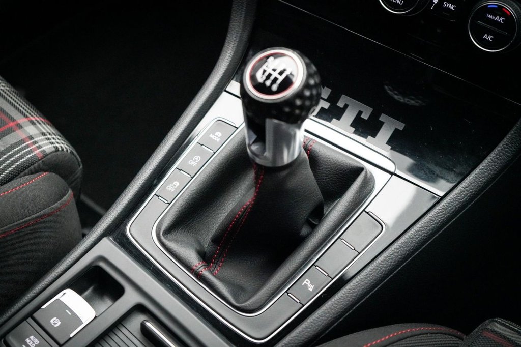 Used Volkswagen Golf 2017 for sale - 77647933: Photo 40