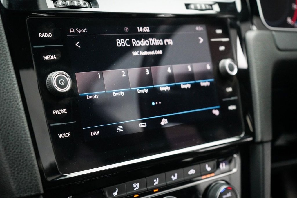 Used Volkswagen Golf 2017 for sale - 77647933: Photo 44