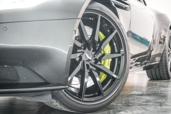 Used Aston Martin DB11 2016 for sale - 76223281: Photo 2