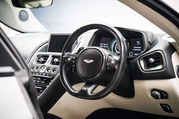 Used Aston Martin DB11 2016 for sale - 76223281: Photo 33