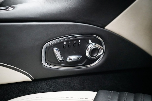 Used Aston Martin DB11 2016 for sale - 76223281: Photo 40