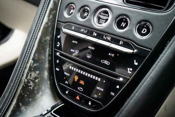 Used Aston Martin DB11 2016 for sale - 76223281: Photo 46