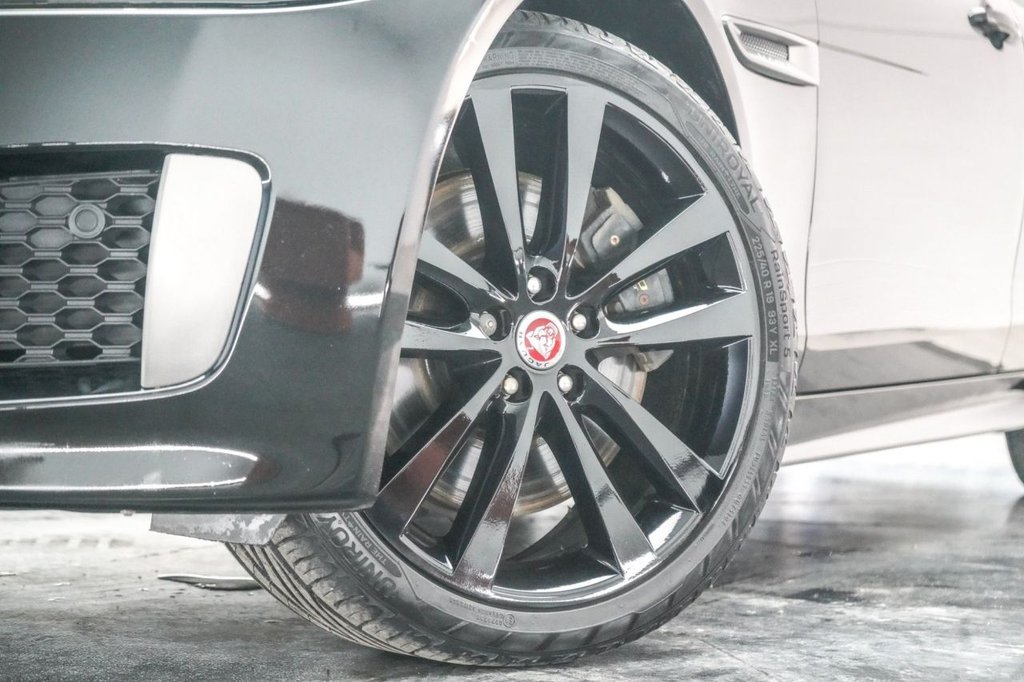 Used Jaguar XE 2019 for sale - 77647839: Photo 2