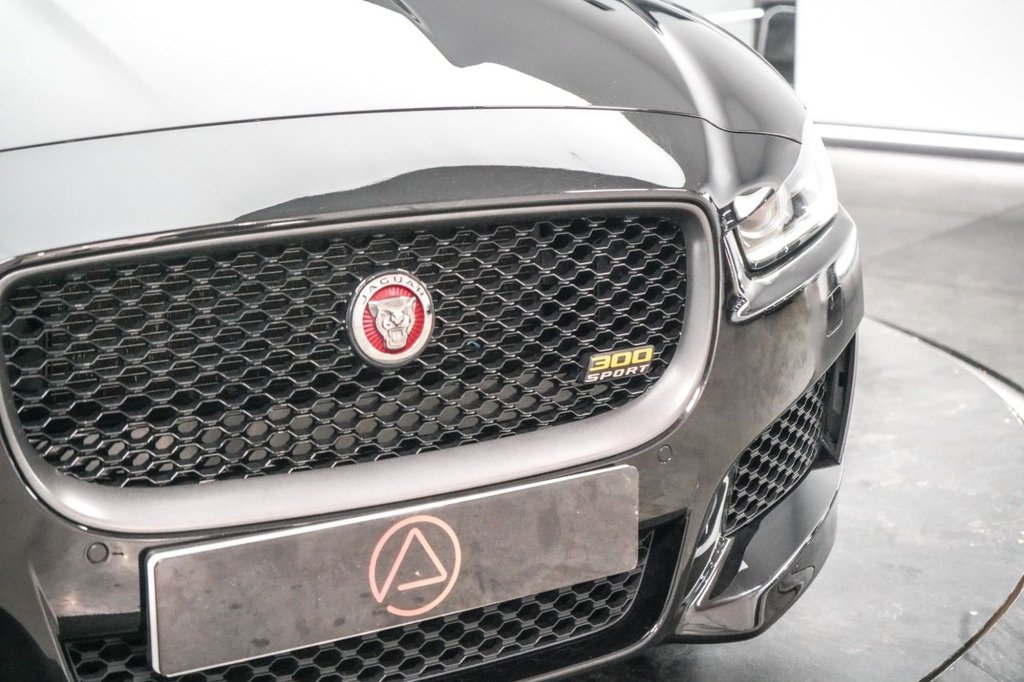 Used Jaguar XE 2019 for sale - 77647839: Photo 4