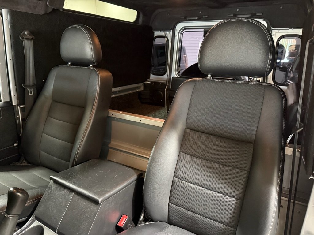 Used Land Rover Defender 2015 for sale - 76632325: Photo 25