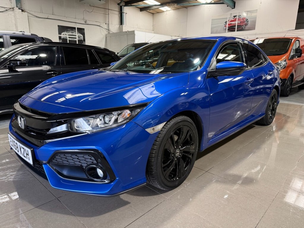 Used Honda Civic 2018 for sale - 77879600: Photo 2