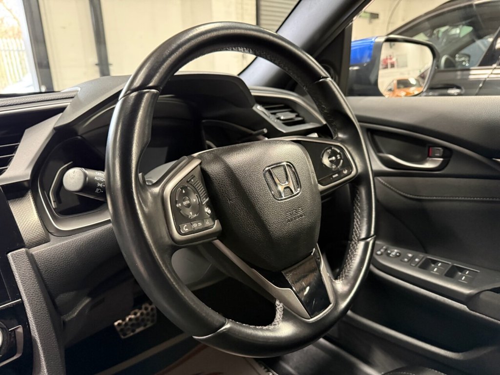 Used Honda Civic 2018 for sale - 77879600: Photo 28