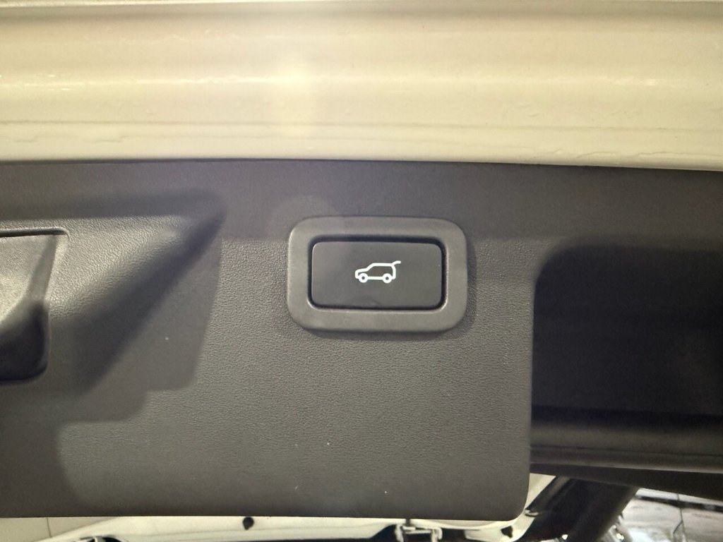 Used Land Rover Discovery Sport 2015 for sale - 76535630: Photo 26