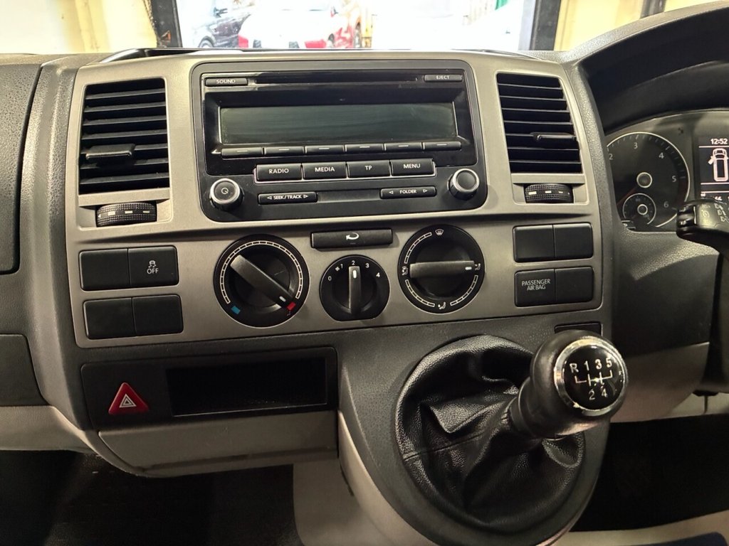 Used Volkswagen Transporter 2015 for sale - 76820655: Photo 24