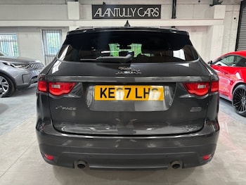 Used Jaguar F-Pace 2017 for sale - 79059036: Photo