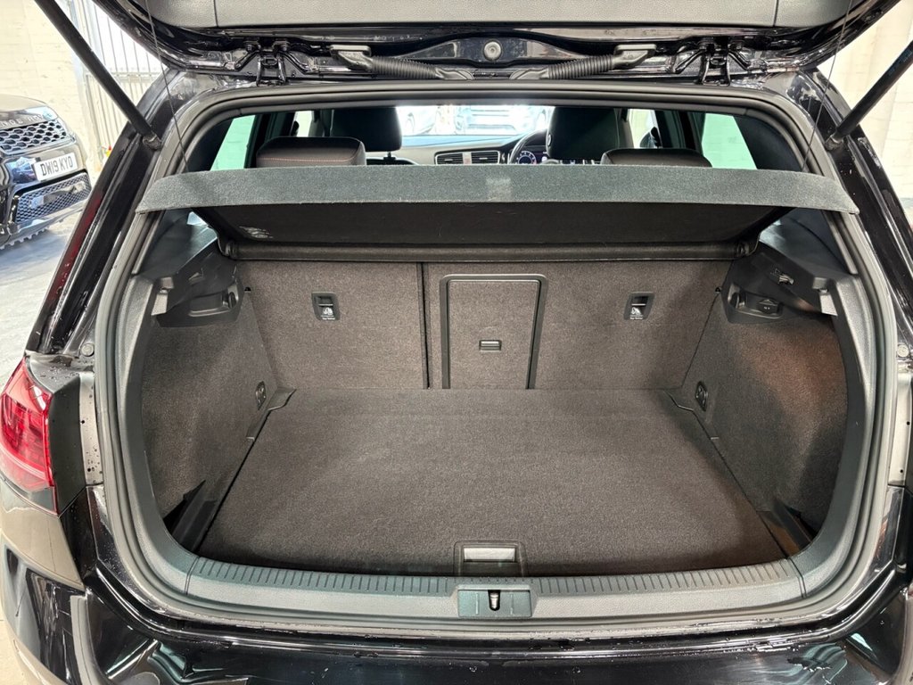 Used Volkswagen Golf 2017 for sale - 77820961: Photo 24