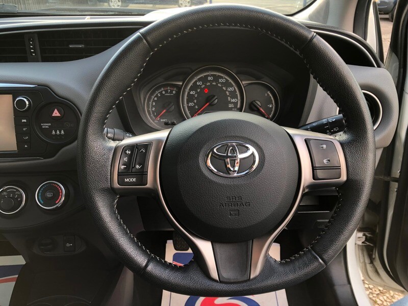 Used Toyota Yaris 2015 for sale - 77668113: Photo 11